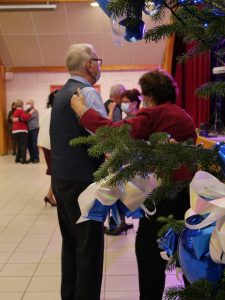 Solidarité - repas des ainés danse